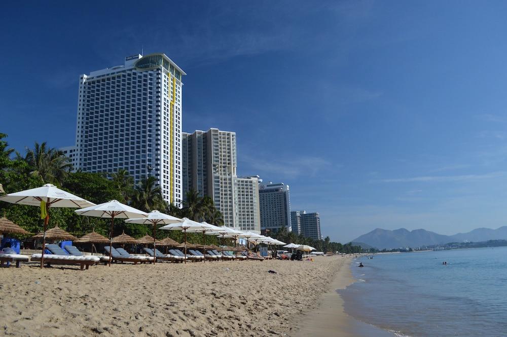 Nam Phuong Hotel Nha Trang Exteriör bild